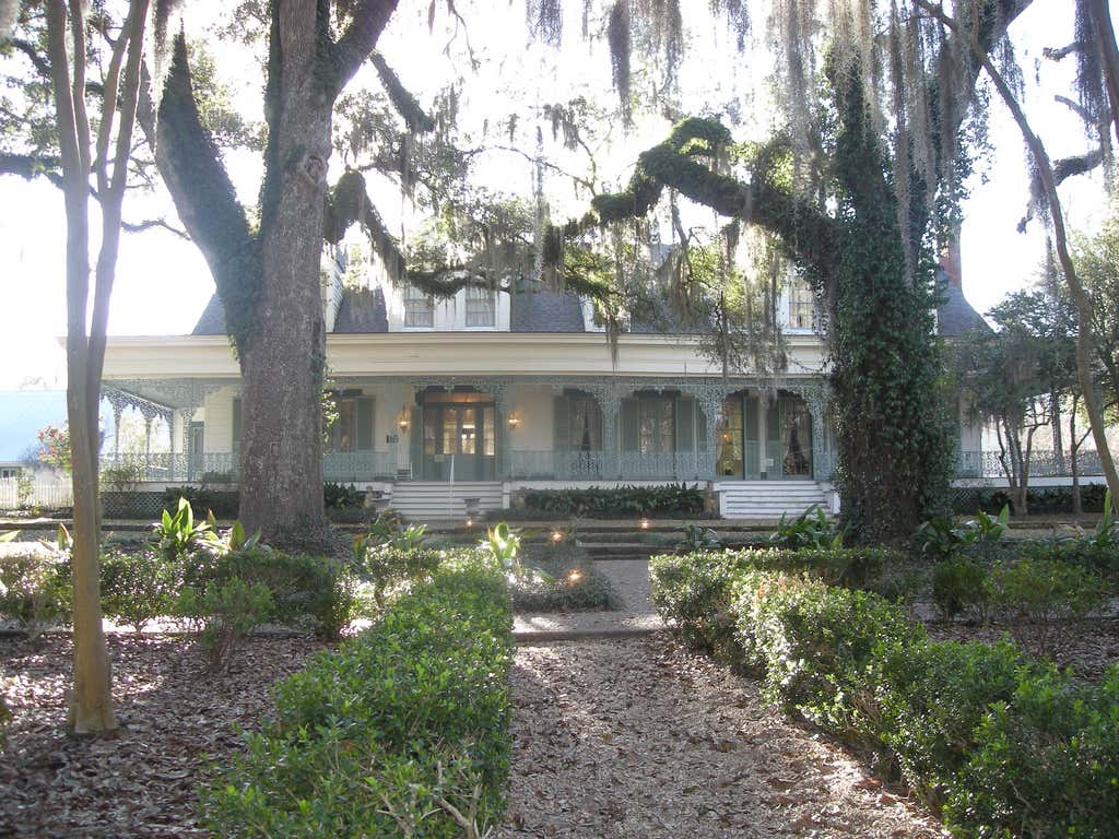 Spanish Moss and Spirits: Haunted Southern Plantations | Roadtrippers