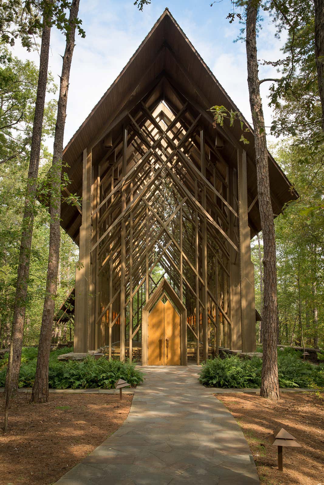 The true story behind America's enchanted glass chapels | Roadtrippers