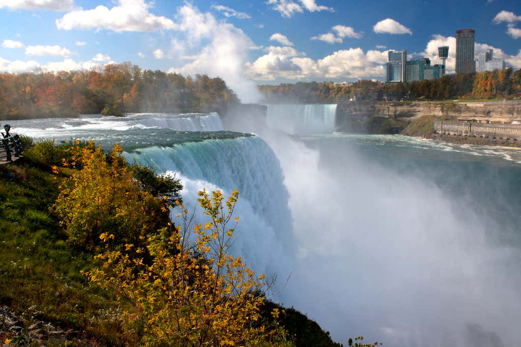 The definitive guide to the best ways to see Niagara Falls Roadtrippers