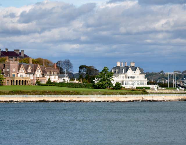 The Cliff Walk Is 3 Miles Of Gilded Age Opulence Sea Views Roadtrippers