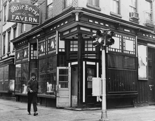 An Epic New York City Bookworm Bar Crawl | Roadtrippers